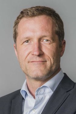 Portrait de Paul Magnette par Vanden Driessche (cropped).jpg