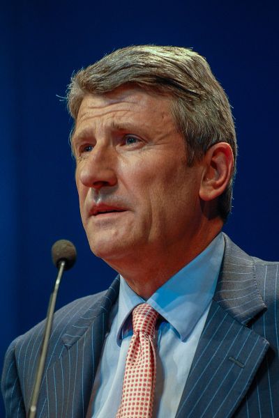 Fichier:800px-Phillipe de Villiers - Meeting in Toulouse for the 2007 French presidential election 0163 2007-04-16.jpg